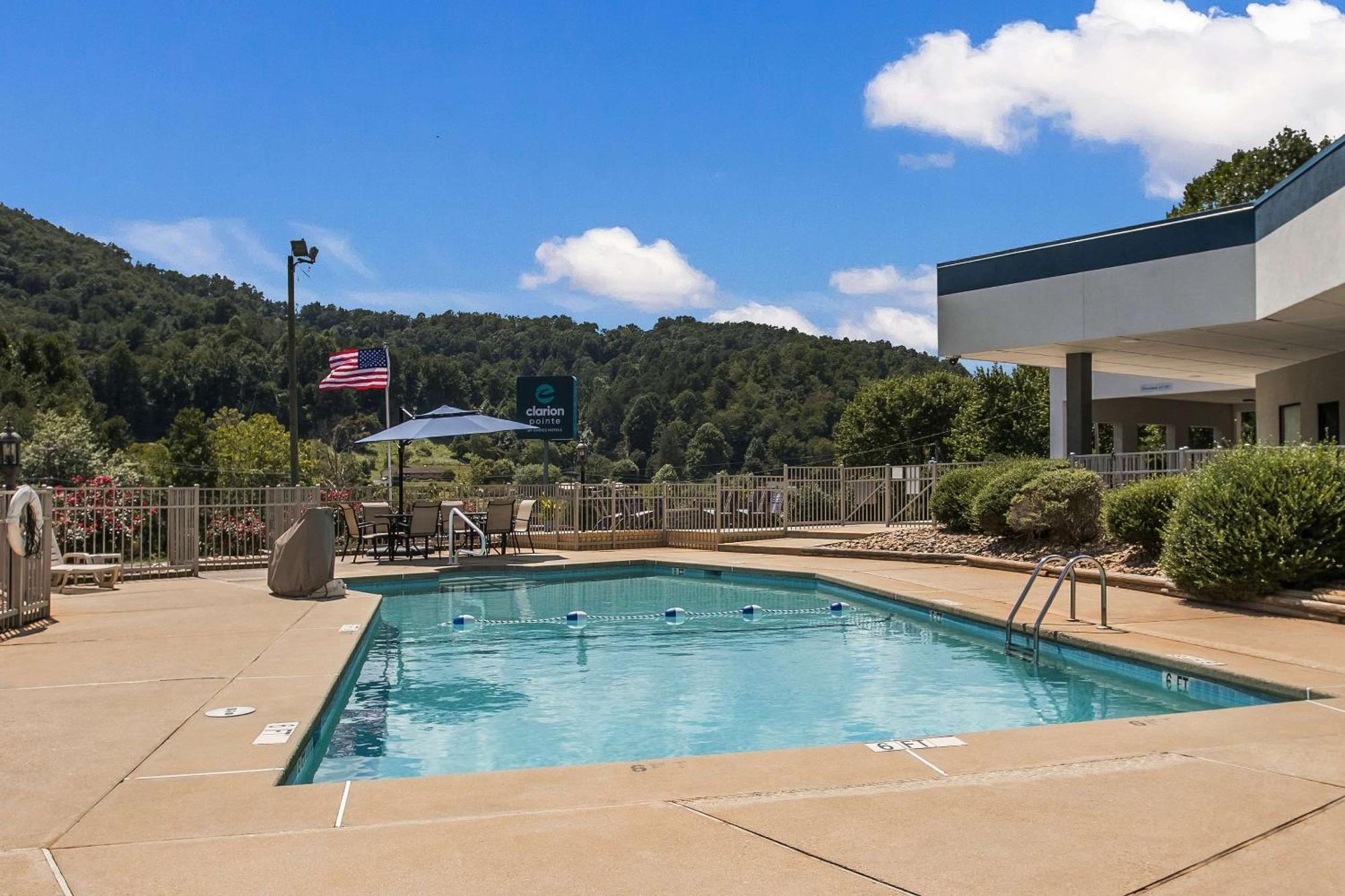 Clarion Pointe Sylva Near Cherokee Area Dillsboro Exterior photo