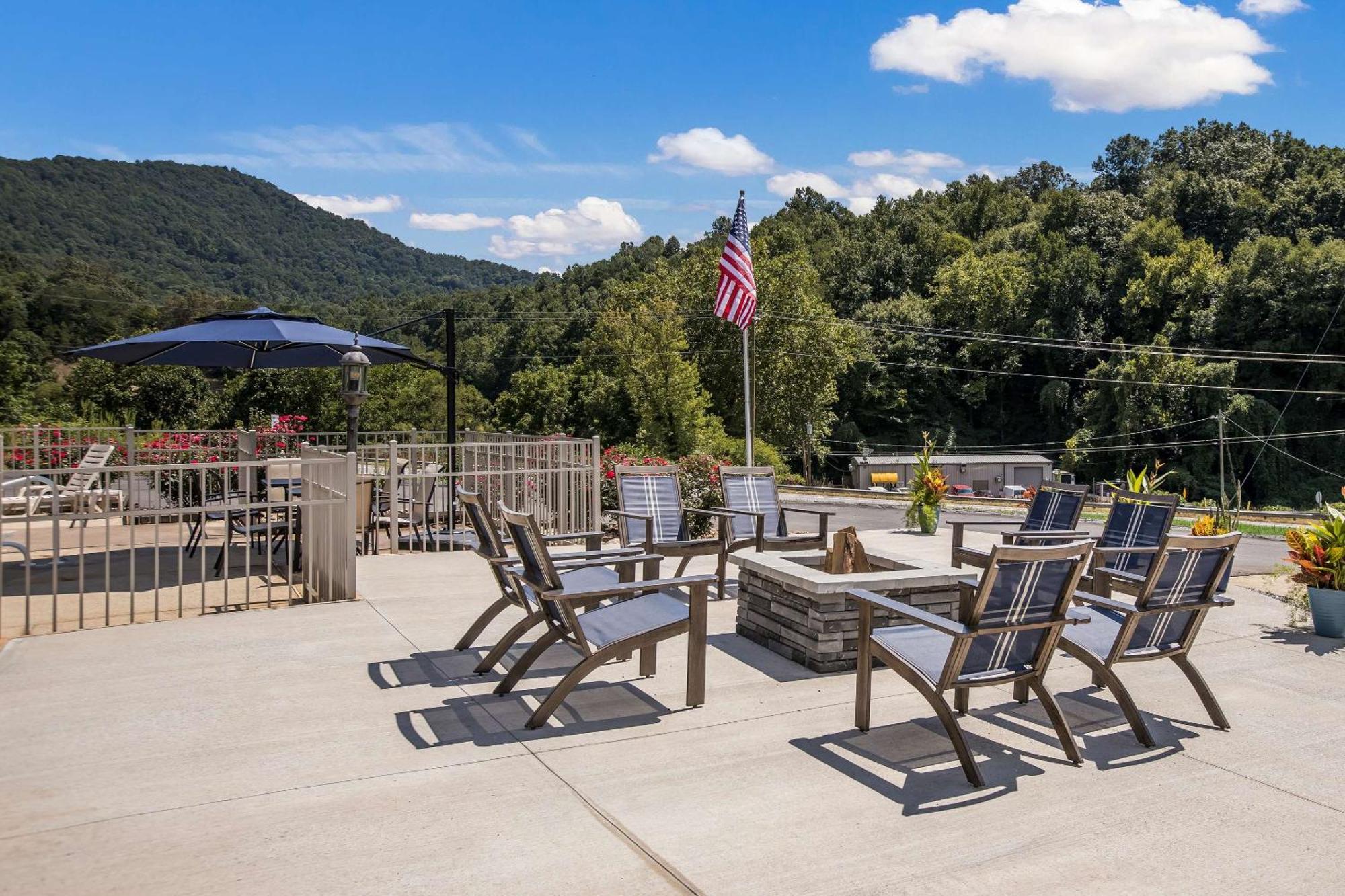 Clarion Pointe Sylva Near Cherokee Area Dillsboro Exterior photo